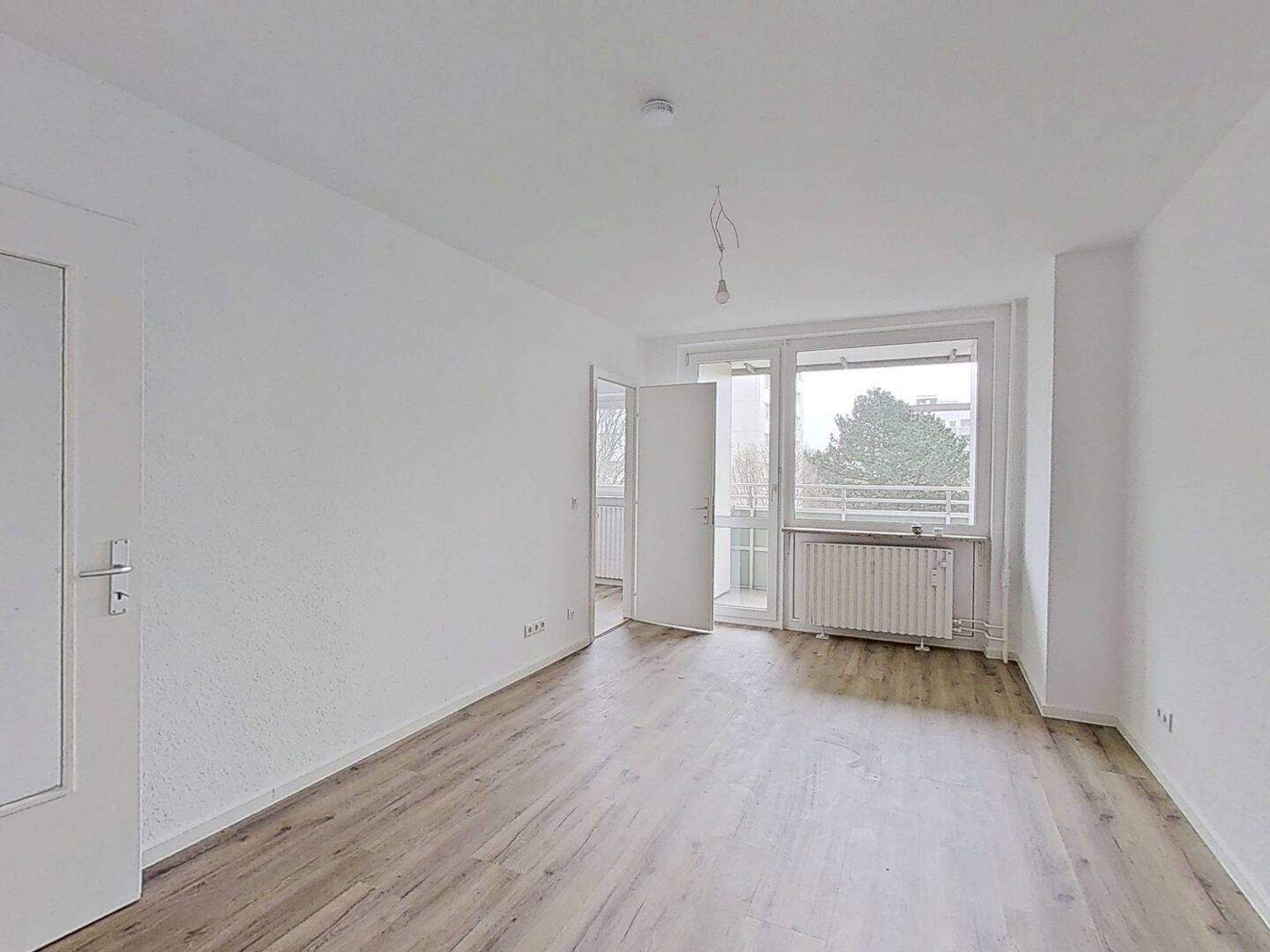 Gut geschnittenes Single-Apartment mit BALKON