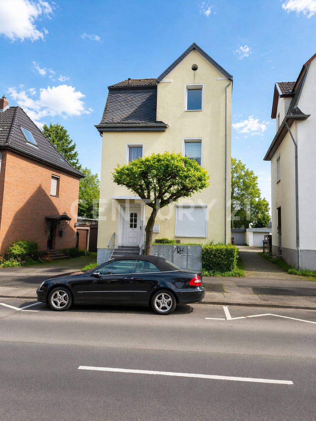 Wesseling - vermietetes Zweifamilienhaus & freies Gewerbeobjekt als interessante Kombination – Wesseling – Bild 1 von 1