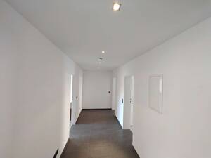 Großzügige 125 m² Wohnung mit lichtdurchflutetem Wohn-/Essbereich und großem Balkon in Top-Lage – 72461 Albstadt – Vorschaubild 2