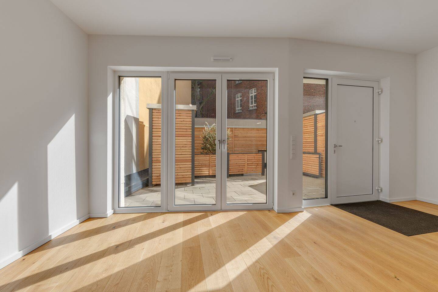 Stadthaus mit Terrasse sowie Dachterrasse im Erstbezug. – Düsseldorf – Vorschaubild 2