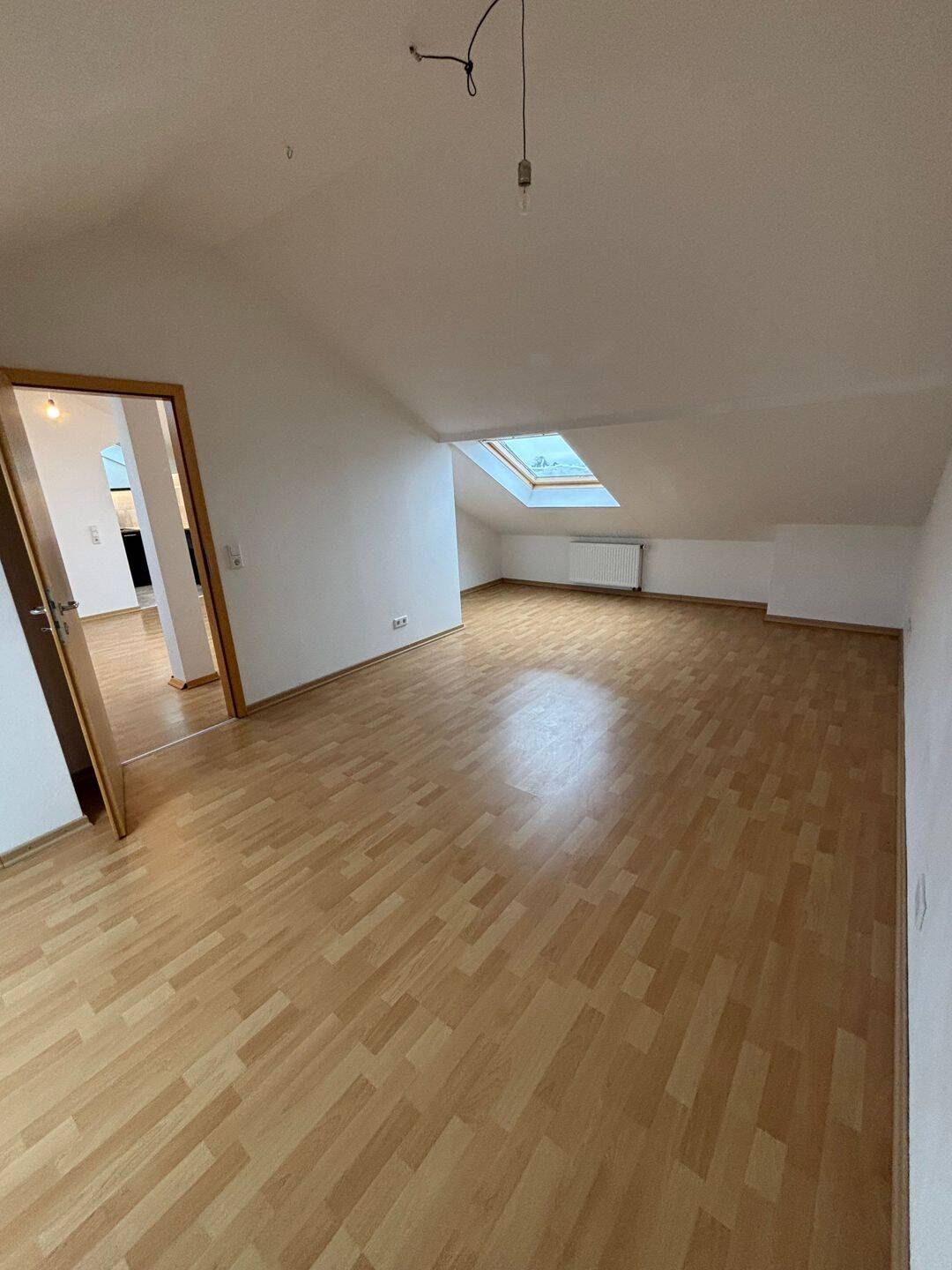 Loftartige Dachgeschosswohnung in Wuppertal-Oberbarmen, frisch modernisiert – Wuppertal – Vorschaubild 3
