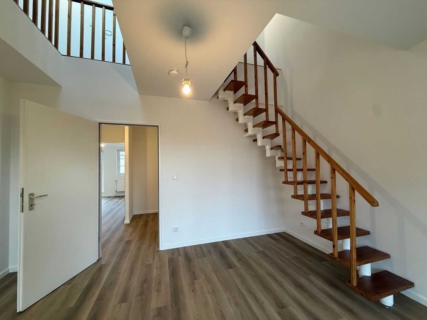 Großzügige, bezugsfreie 3-Zimmer-Maisonette-Dachgeschosswohnung mit Flair im charmanten Altbau! – Berlin – Vorschaubild 9