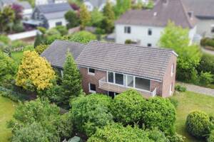 Viel Platz in Quelle: Einfamilienhaus samt Einliegerwohnung mit Potential