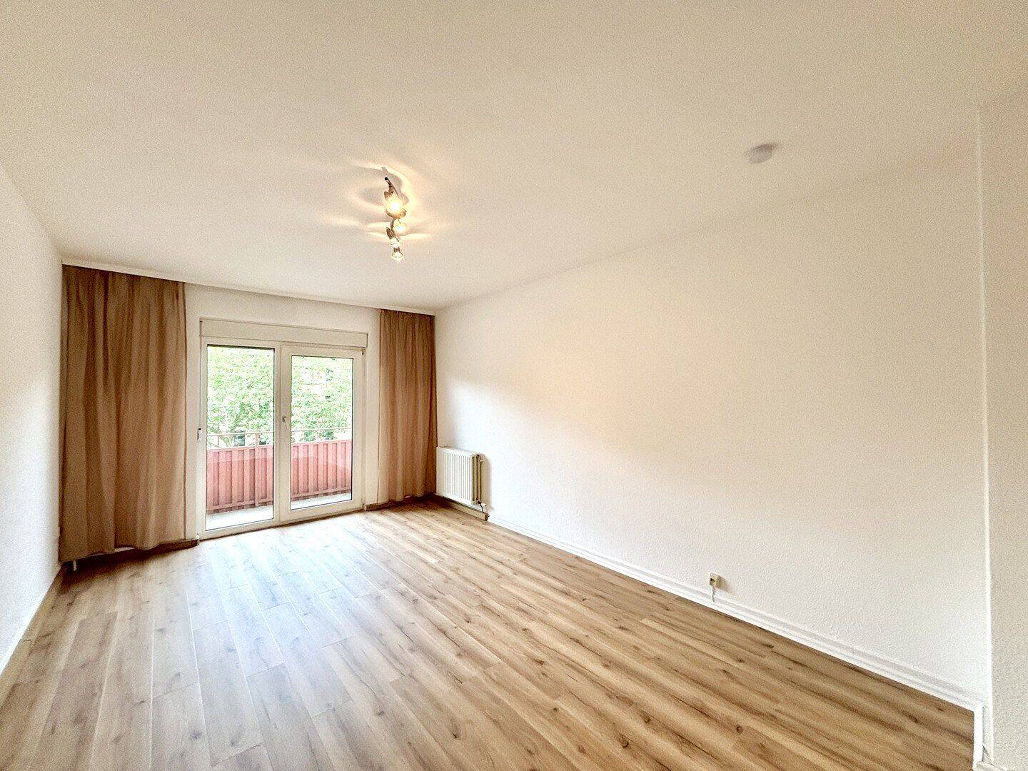 Modernisierte 2-ZKB mit Einzelgarage & Balkon nahe KIT - Karlsruhe-Innenstadt-Ost - ab sofort