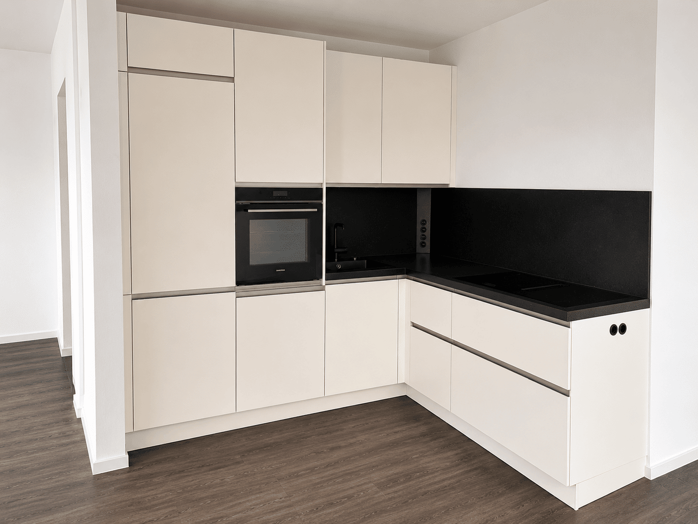 Neubau-Erstbezug! Hochwertige, helle 2-Zimmer-Wohnung mit 2 Dachterrassen, Küche, Stellplatz, Klima – Münster – Vorschaubild 3
