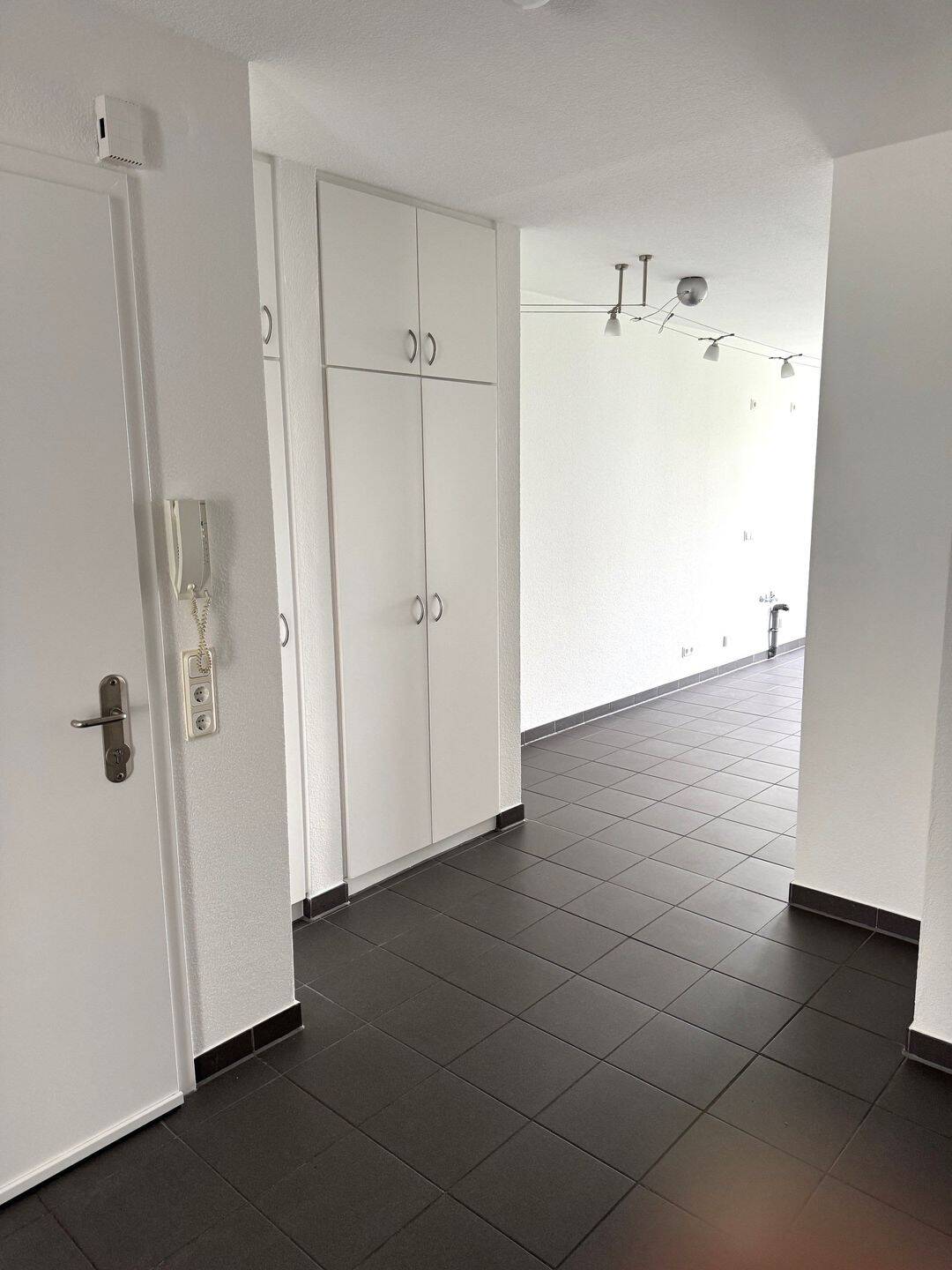 1 OG. Super Lage! Bad Wilhelmshöhe. Zwischen Bergpark und ICE-Bahnhof. Tiefgarage. Hinterhausbebauung. – Kassel – Vorschaubild 6