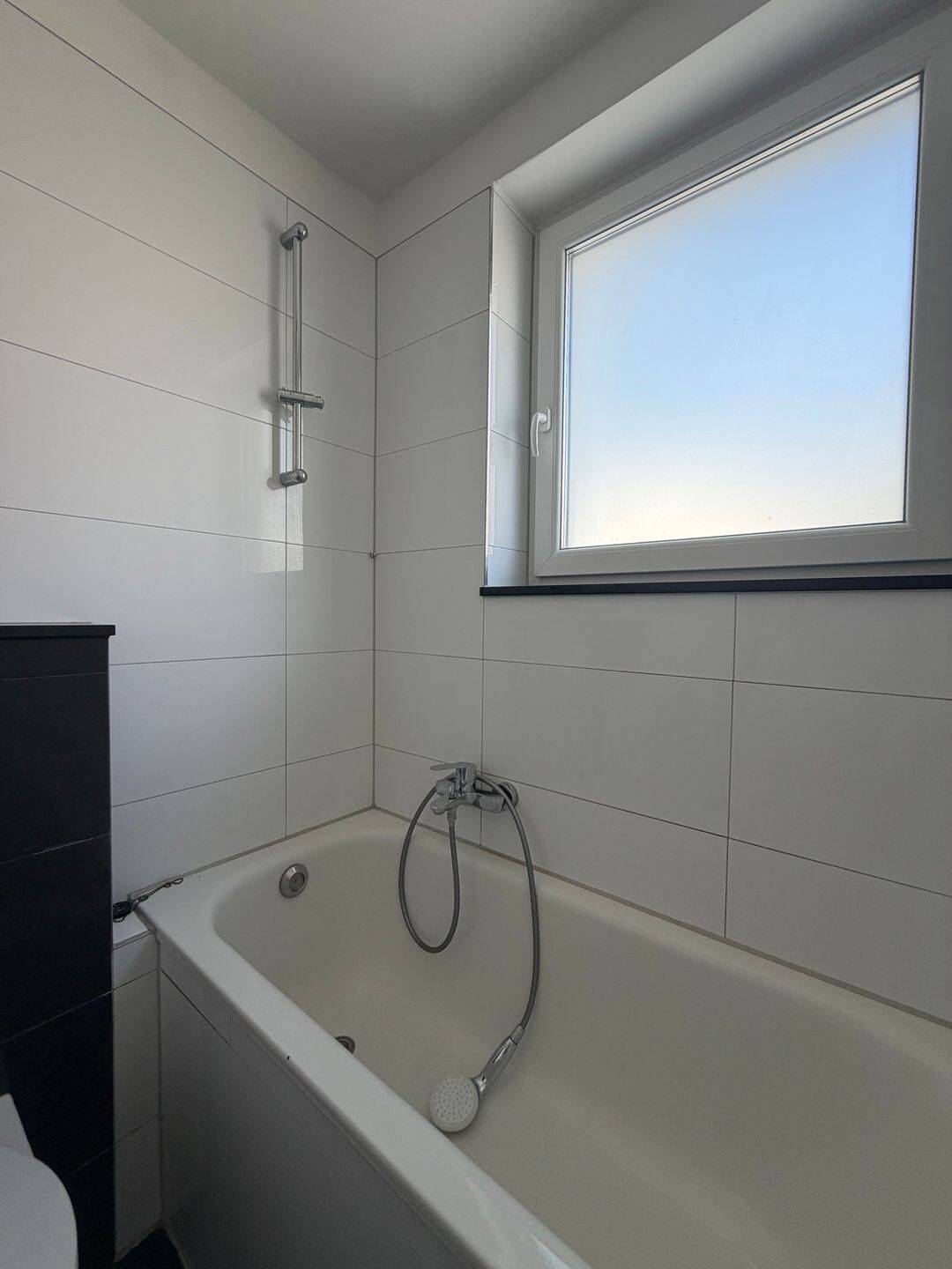 Schöne 2,5 Zimmerwohnung im Düsseldorfer Süden inkl. toller Einbauküche – Düsseldorf – Vorschaubild 8