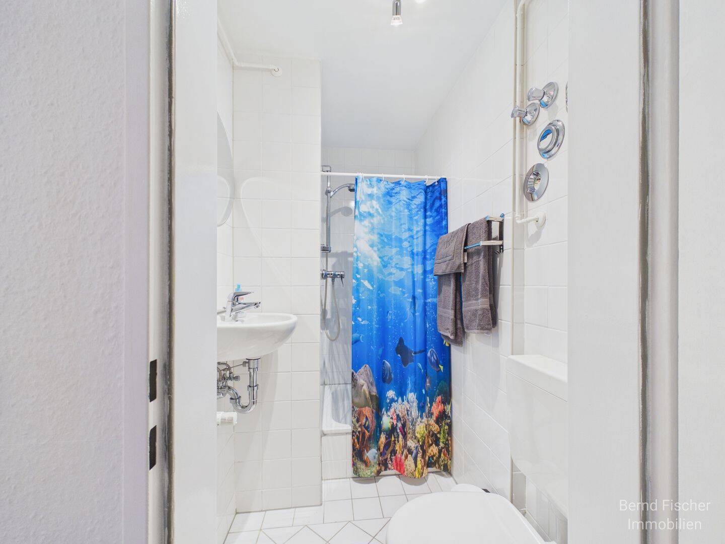 Sofort beziehbar 2 Zimmer Altbauwohnung direkt am Park und sehr ruhig in Kreuzberg – Berlin – Vorschaubild 9