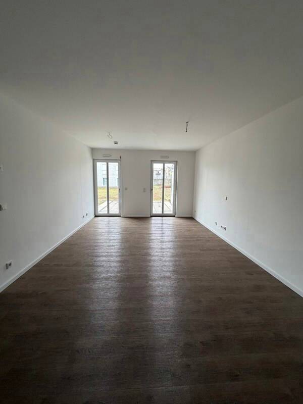 Helle 2-Raum-Wohnung mit Einbauküche und Terrasse – Dresden – Vorschaubild 2