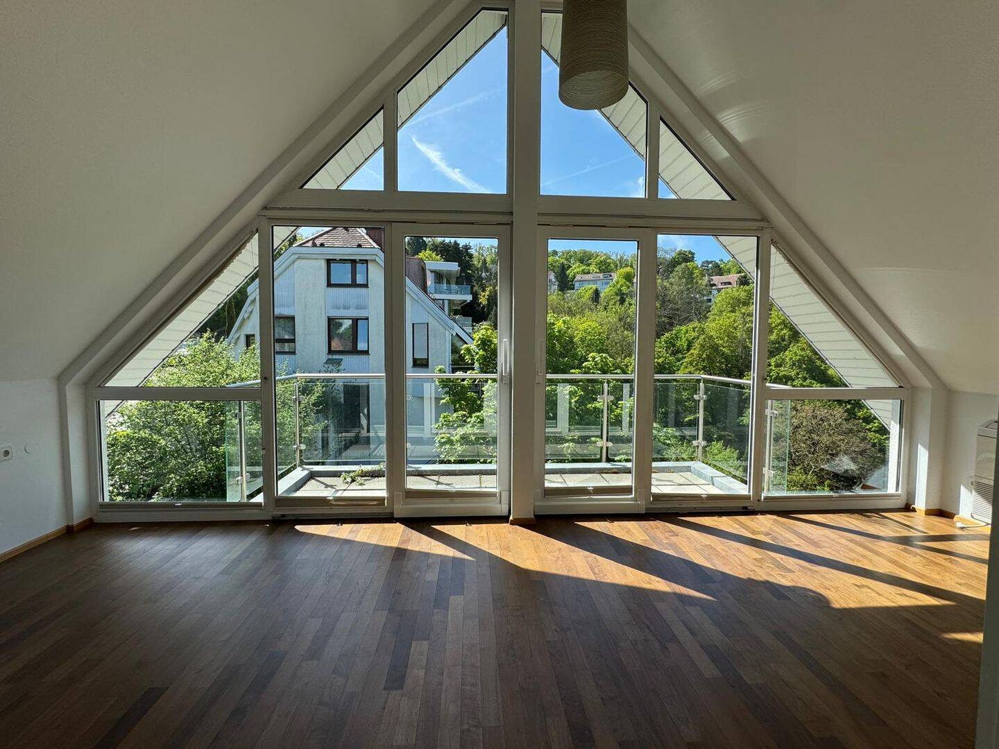 Wunderschöne 2,5-Zi.-Galerie-Wohnung mit herrlichem Blick auf den Weißenburgpark – Stuttgart – Vorschaubild 7