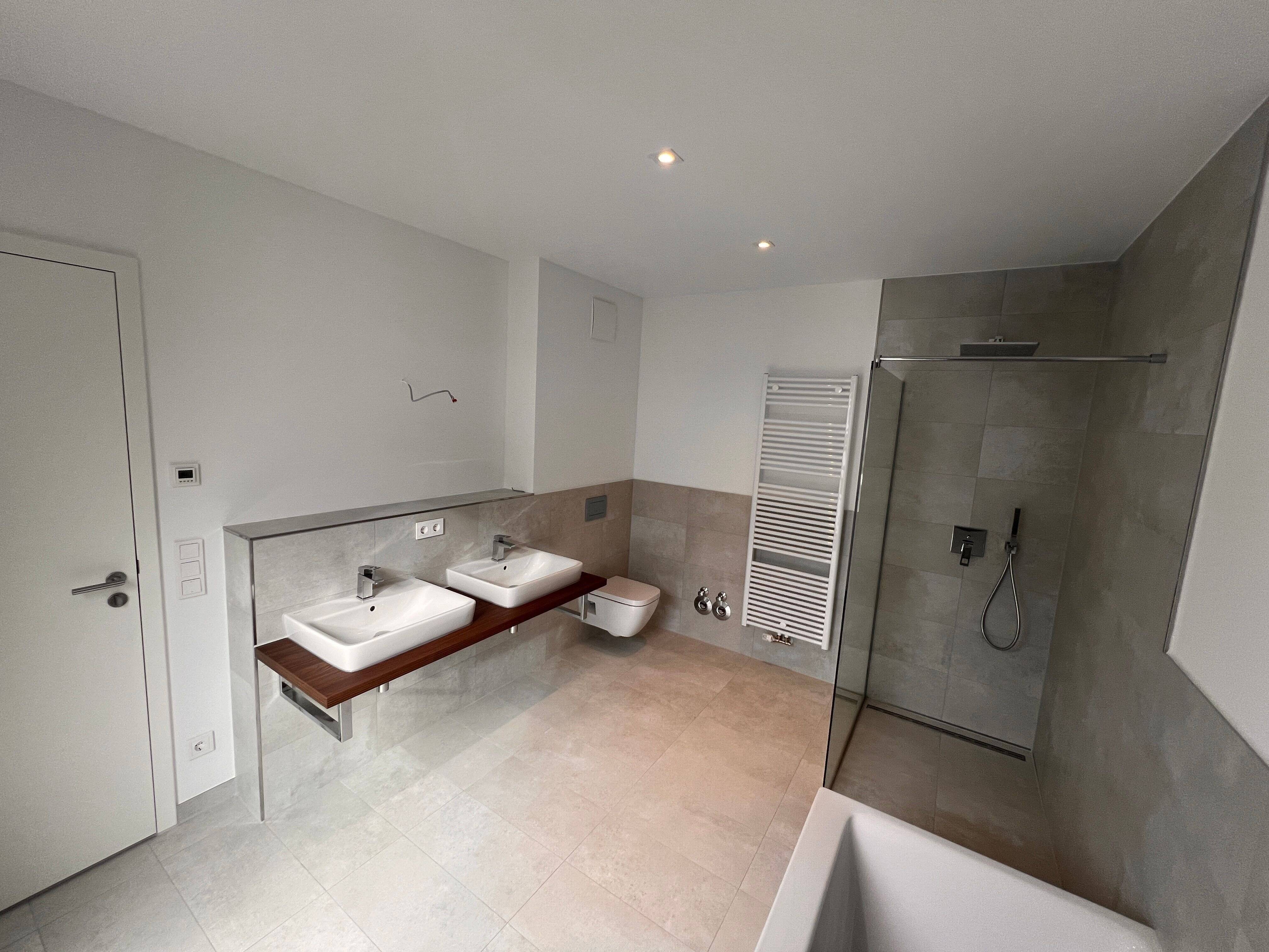 NEUBAU mit 5-Zimmern / 70m² WOHNEN / 2 x TERRASSEN / BLICK in den AUENWALD / KAMIN / 2 x TG-SP / ca. 7.000m² eingezäunter Gemeinschaftsgarten – Leipzig – Vorschaubild 3