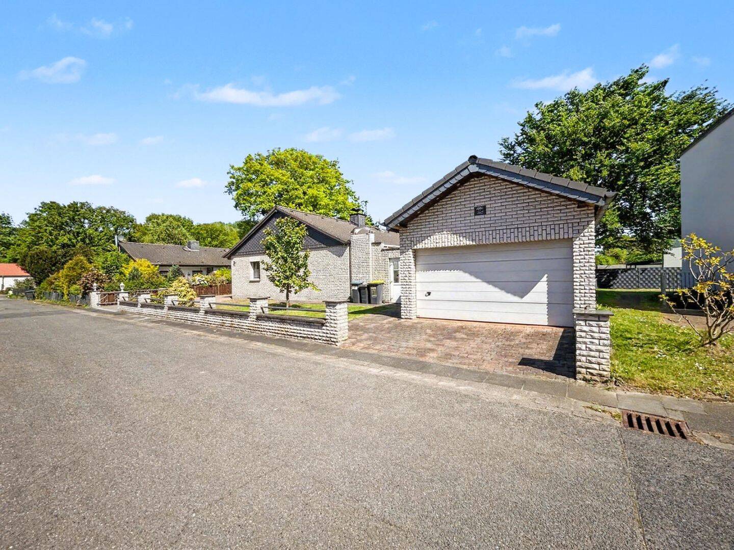 Ihr Wohntraum in Walsum - Stilvoller Bungalow mit Garten und Kamin