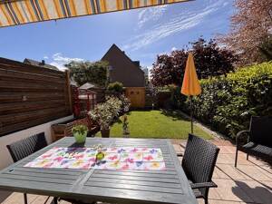 Zum Wohlfühlen schön! Maisonette-Wohnung mit Hauscharakter und Garten
