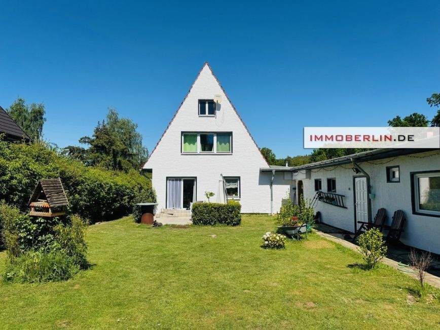 IMMOBERLIN.DE – Traumlage! Charmantes Einfamilienhaus mit Südgarten beim Krampnitzsee – Potsdam – Bild 1 von 9