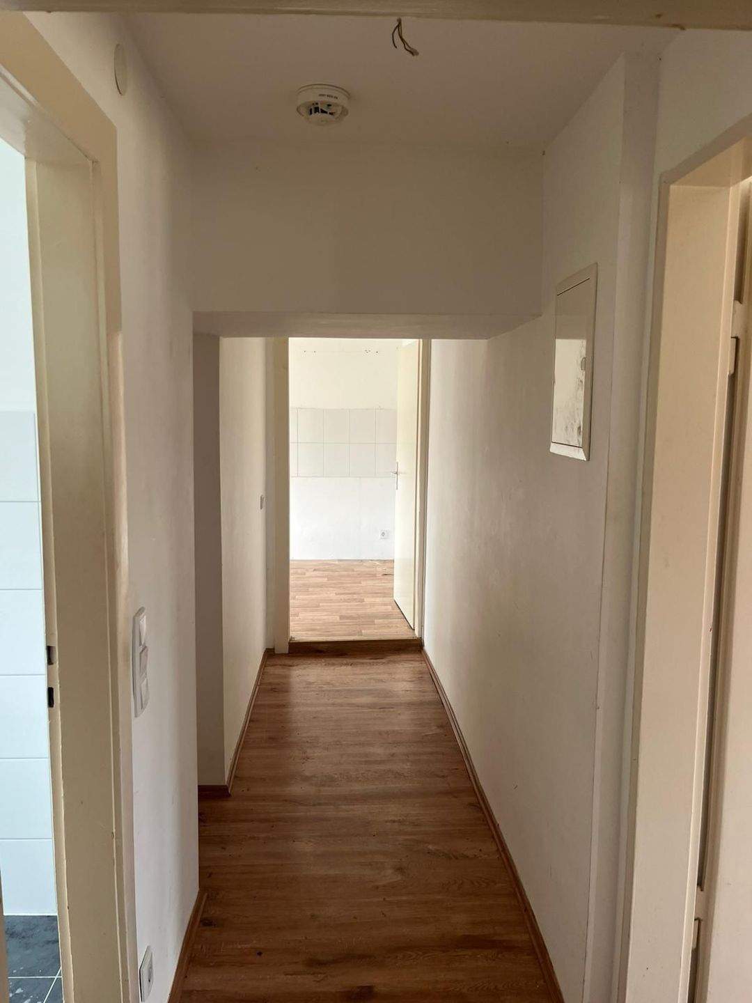 Große modernisierte 2-Zimmer-Dachgeschosswohnung in zentraler Lage – Salzgitter – Vorschaubild 6