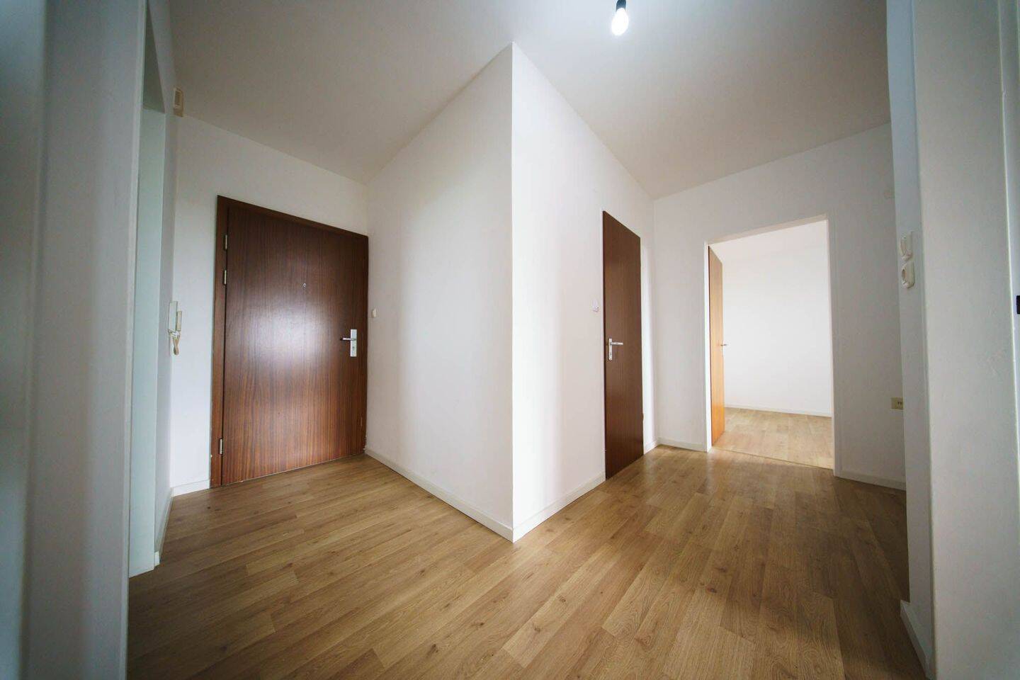Helle 3-Zimmer-Wohnung mit Balkon, Fernblick ins Grüne und Stadtbahn direkt vor der Tür – Stuttgart – Vorschaubild 7