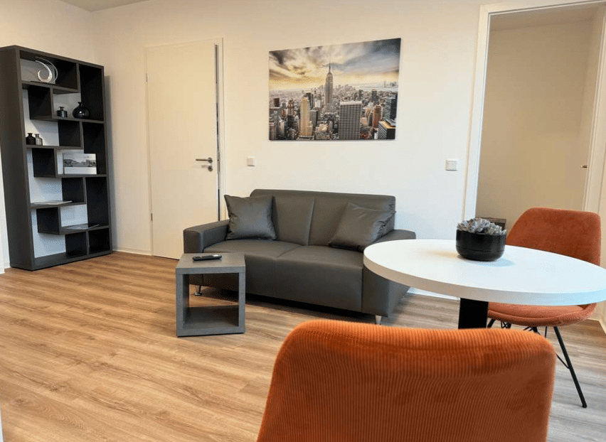 Klein, fein, möbliert mit Balkon und sofort verfügbar! Jetzt Besichtigungstermin vereinbaren! – Ingolstadt – Vorschaubild 2