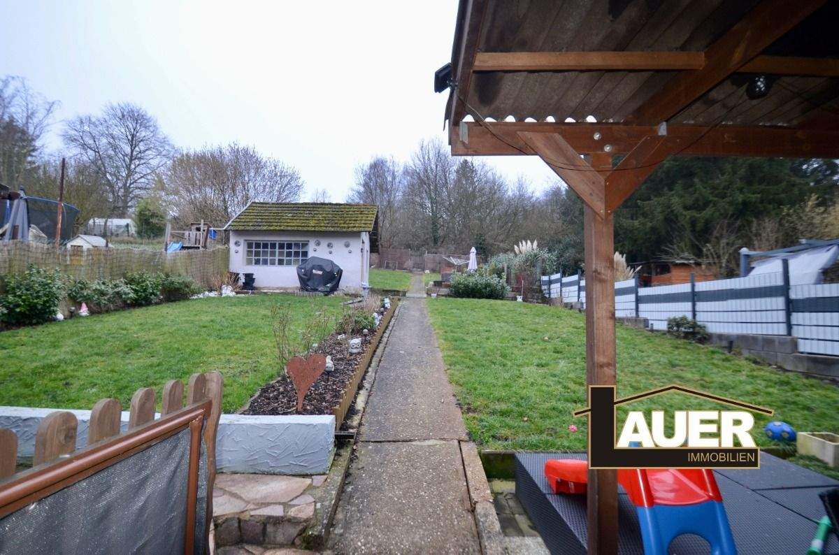 Zweifamilienhaus mit separaten Eingängen und einem großen Garten in Völklingen - Ludweiler. – Völklingen – Vorschaubild 2