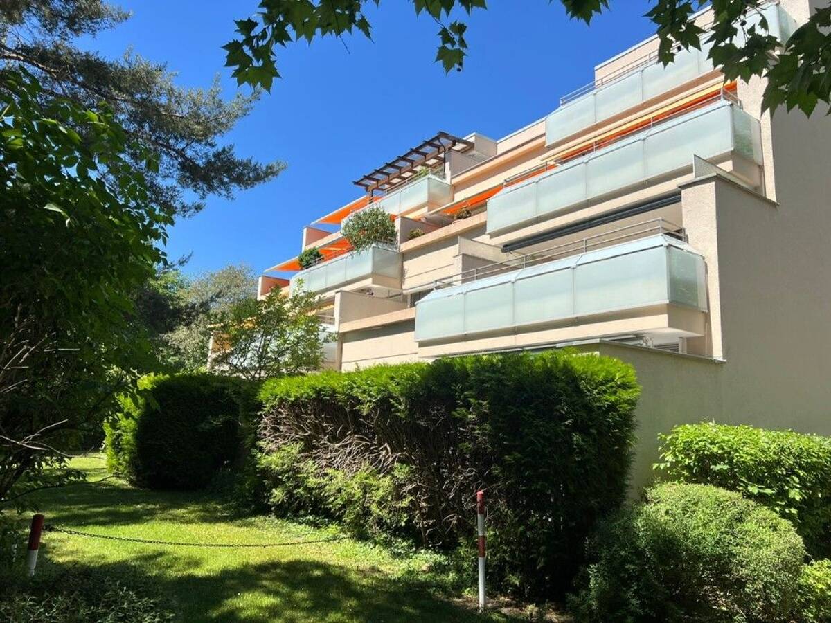 Brück Immobilien - Große, renovierungsbedürftige 2 Zi.-ETW mit sonnigen, terrassenartigen Balkon – 81737 München – Bild 1 von 8