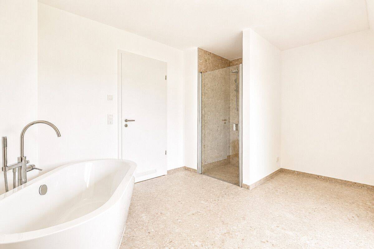 ERSTBEZUG! Exklusive 2,5-Zimmer-Maisonettewohnung mit Townhouse-Feeling – München – Vorschaubild 8