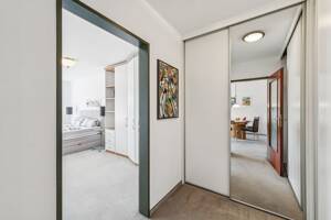 Lichtdurchflutete 2,5 Zimmer Wohnung mit Südbalkon und nahe des historischen Pfanzeltplatzes in Altperlach – 81737 München – Vorschaubild 4