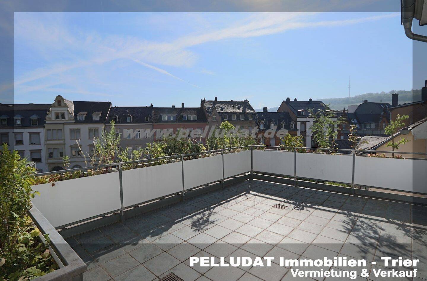 Trier-Alleenring: 5 ZKB-Maisonette-Wohnung mit einzigartigem Studio, Balkon und PKW-Stellplatz