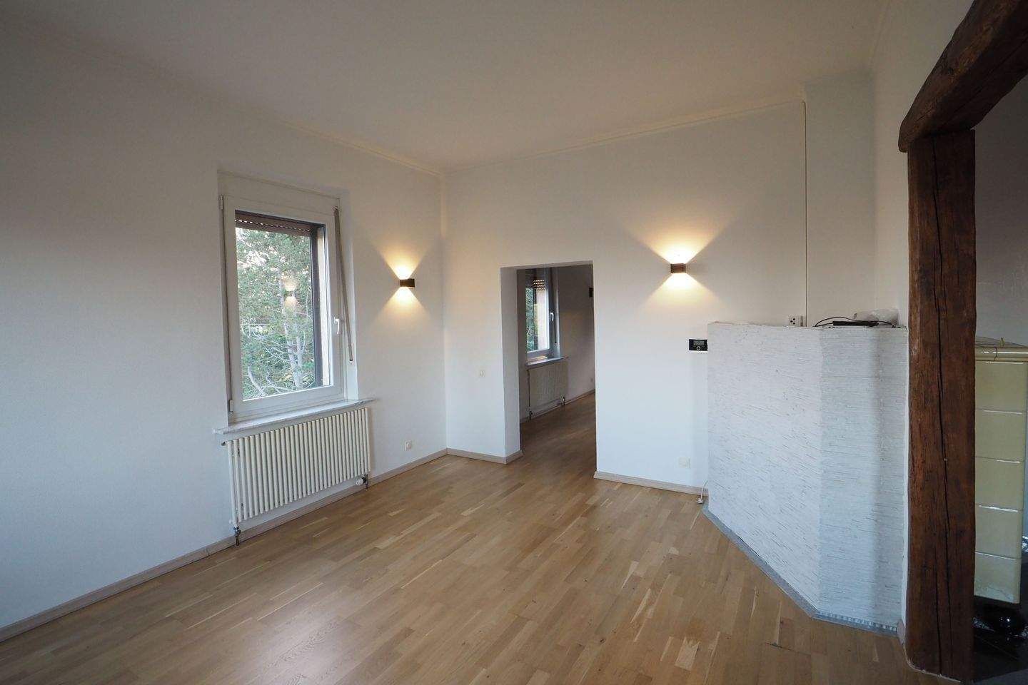 Ausgefallene Maisonettwohnung in renovierten Jugendstilhaus - offene 3 Zimmer mit hochwertiger Einbauküche im 2./3. Obergeschoss – Fürth – Vorschaubild 2