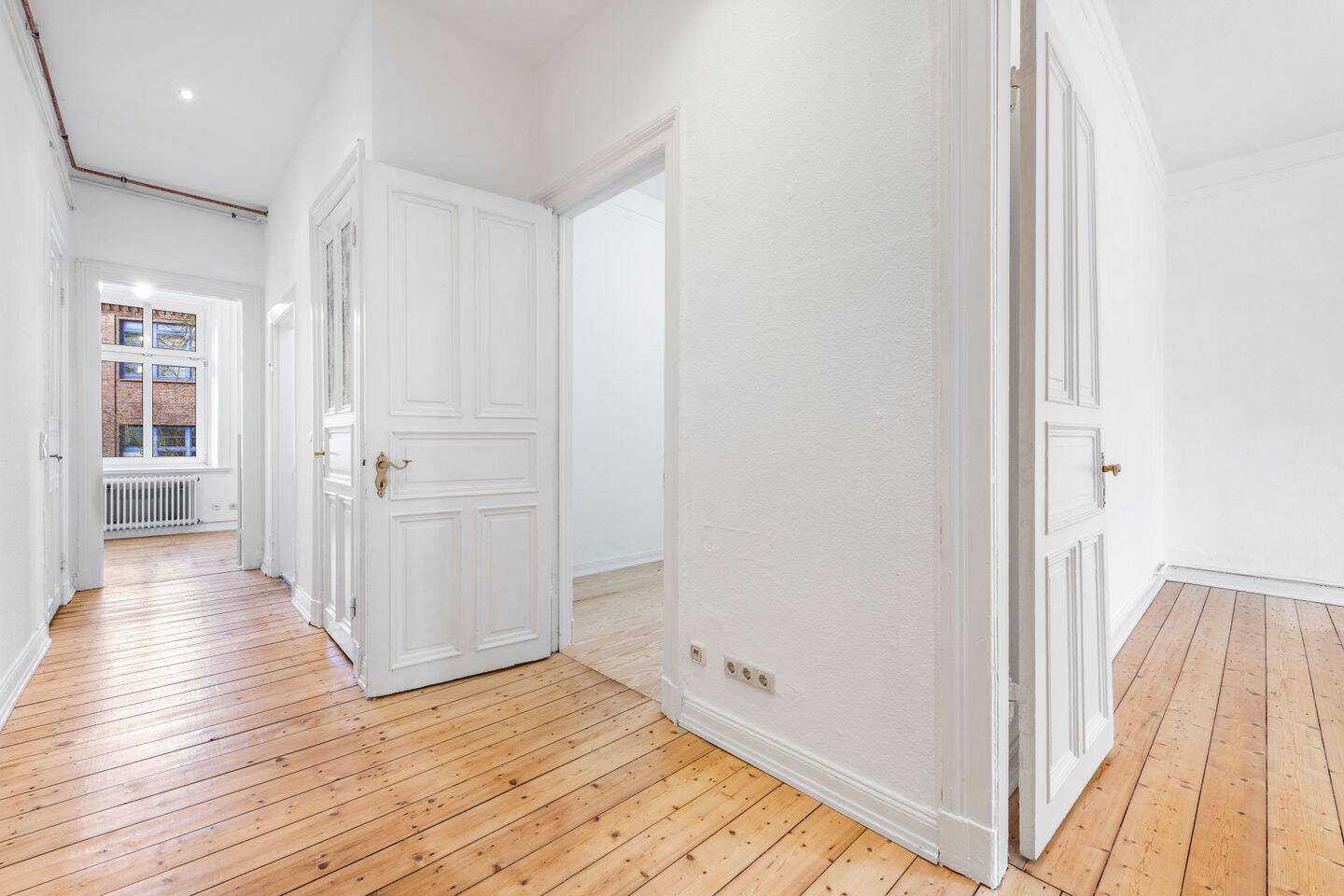 Stilvolle Altbauwohnung in Altona mit hohen Decken, Dielenboden und Balkon – Hamburg – Vorschaubild 8