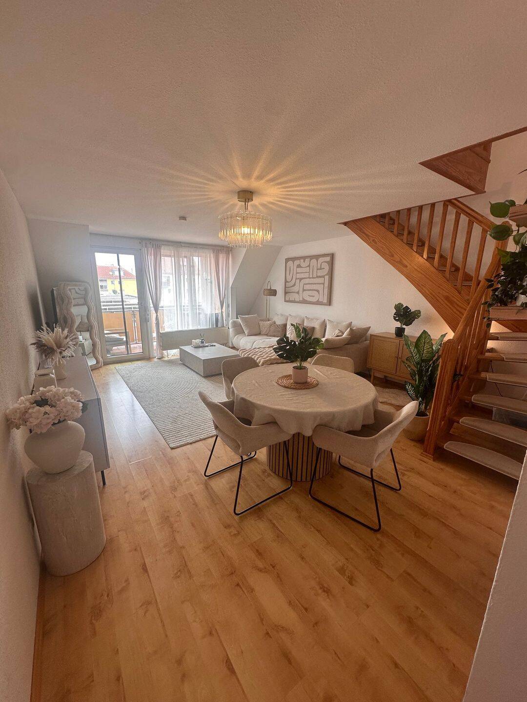 Wunderschöne 3-Zimmer Maisonettewohnung mit Balkon + Tiefgarage