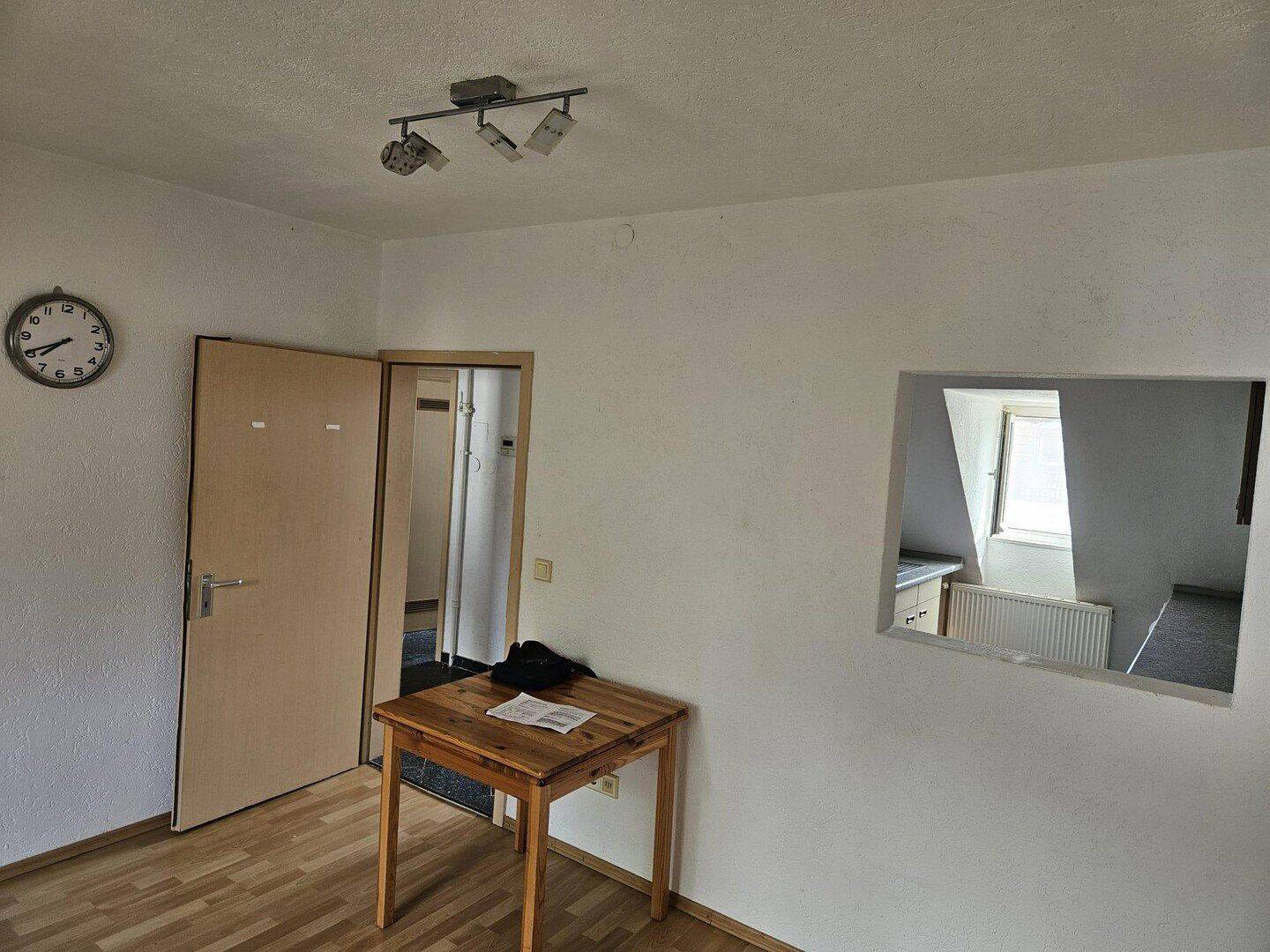 Kapitalanlage oder Selbstnutzung: 2,5-Zimmer-Dachgeschosswohnung in Stuttgart (Ohne Makler) – Stuttgart – Vorschaubild 2