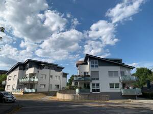 Helle 3-Zimmer-Wohnung mit Balkon, Tiefgaragenstellplatz und Aufzug