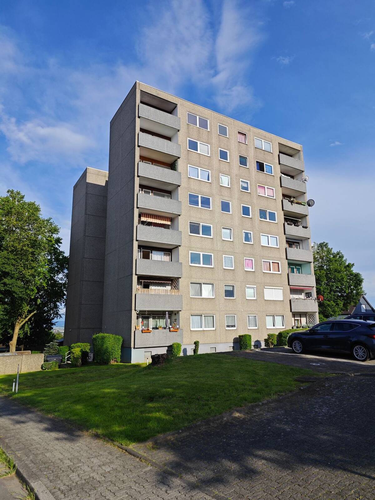 3-ZKB Wohnung mit Balkon und Herkulesblick in ruhiger Lage in Vellmar-West – 34246 Vellmar – Bild 1 von 9