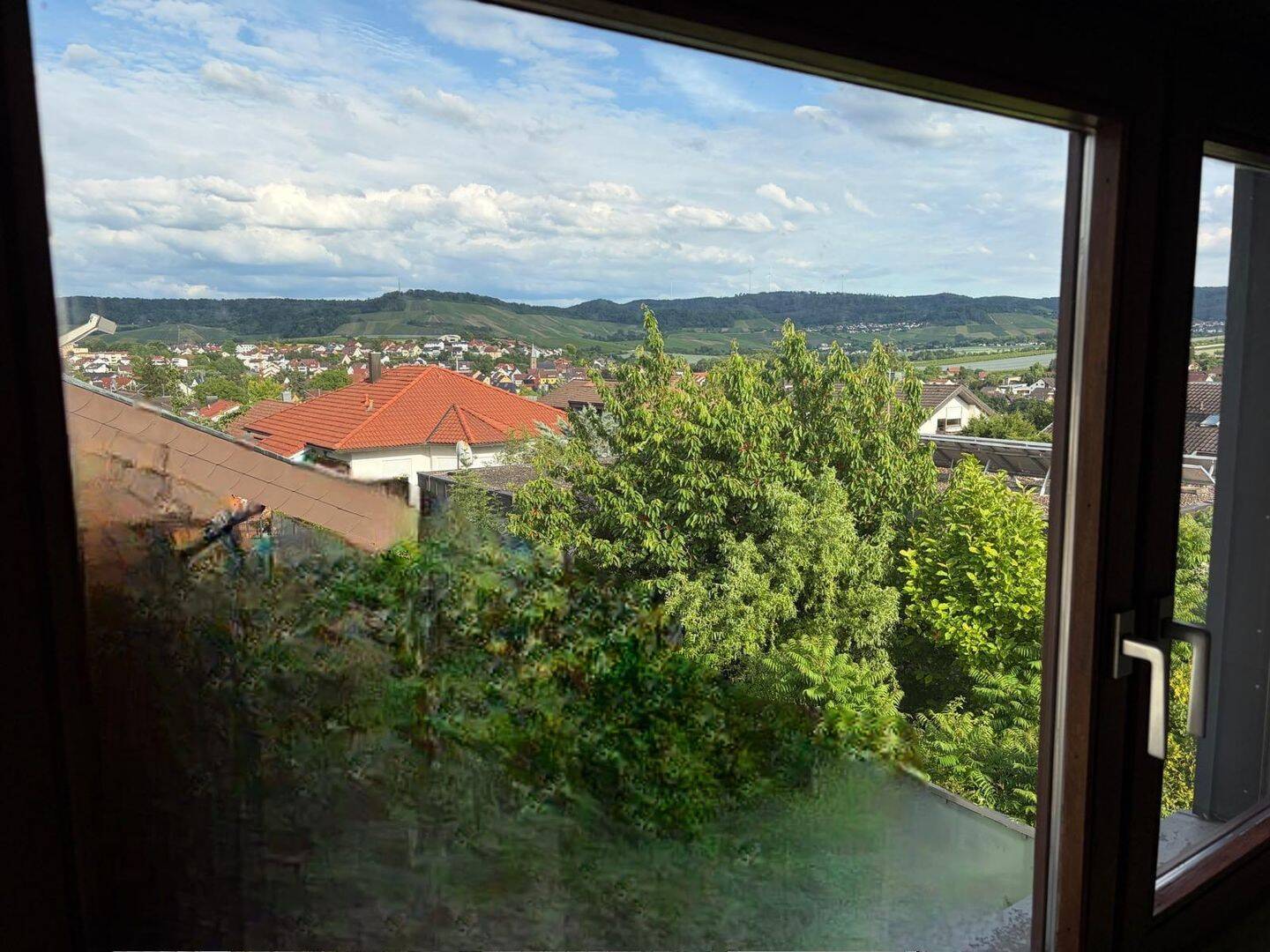 Ruhige 2,5-Zimmer-Dachgeschosswohnung mit Balkon und Weinbergblick in Obersulm-Affaltrach