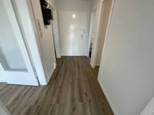 Frisch renovierte 2 Zimmer-Wohnung mit Balkon und modernisiertem Wannenbad – 23558 Lübeck – Vorschaubild 3