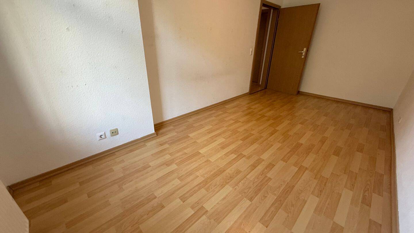 1. OG - Balkon am Arbeitszi. - Stellplatz mgl. - Wanne ! – Chemnitz – Vorschaubild 9