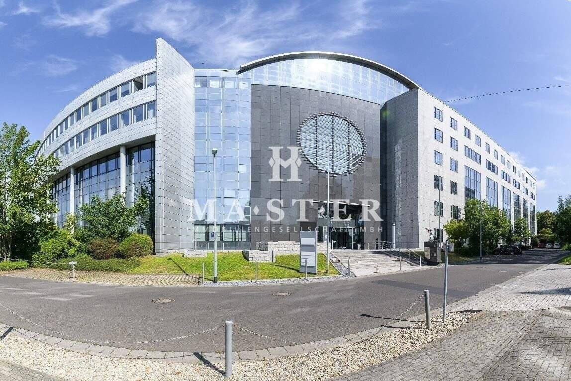 Stattliche Bürofläche in Schwalbach zu vermieten