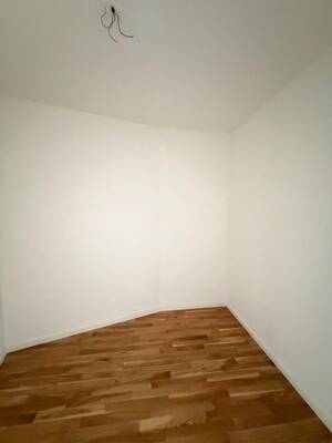 Zentrale 2-Raum-Wohnung mit Einbauküche und Balkon – 1067 Dresden – Vorschaubild 5
