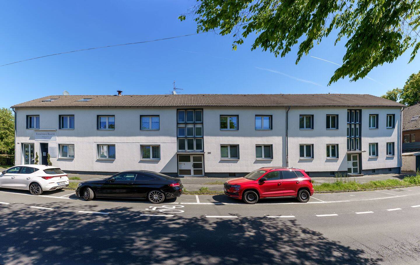Investmentchance in Bottrop-Fuhlenbrock: Wohnobjekt mit 10 Einheiten und 21 Garagen – Bottrop – Vorschaubild 2