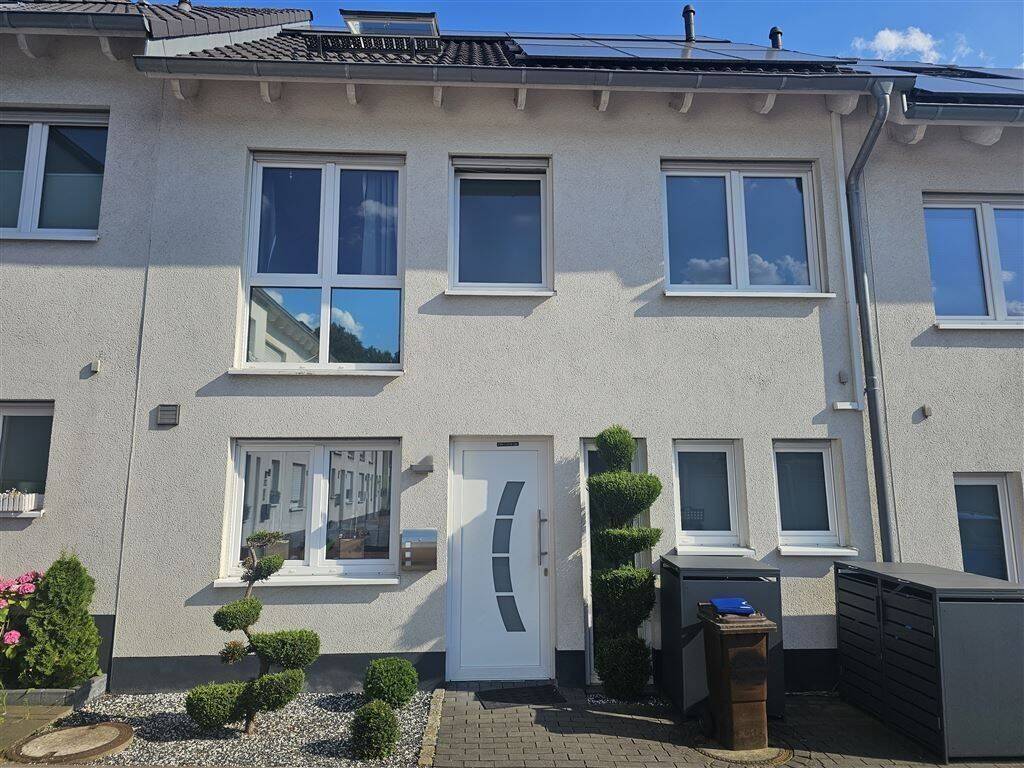 Familienglück mit Zukunft: Modernes Einfamilienhaus mit Photovoltaik in Gladbeck – Gladbeck – Vorschaubild 2