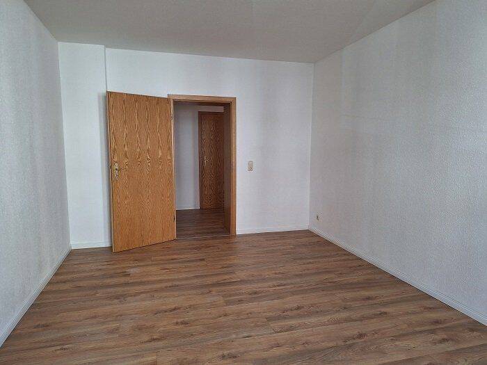 Suchen Sie ein gemütliches Wohnzimmer mit Erker? Dann hier! – Chemnitz – Vorschaubild 3