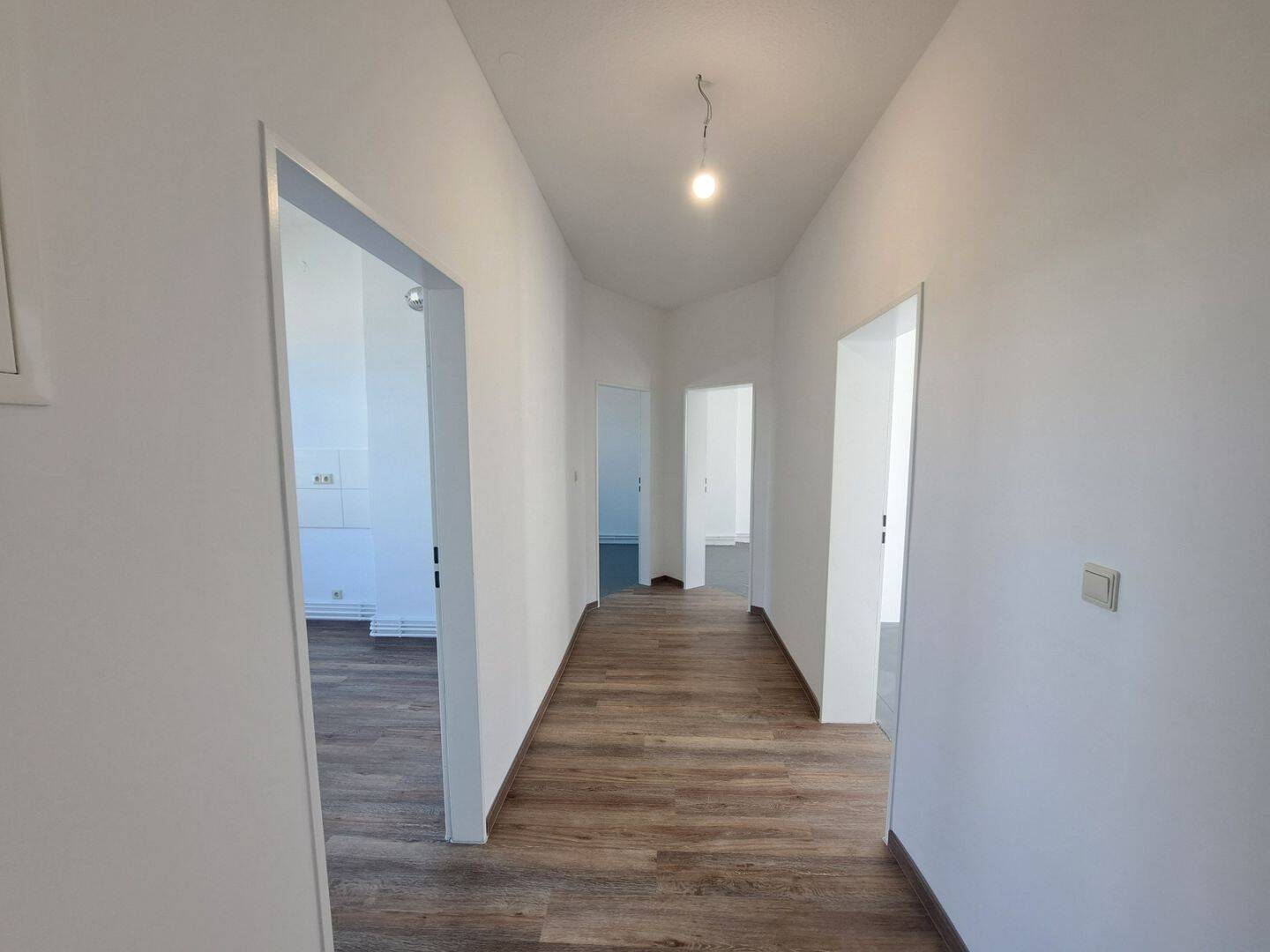 Erstbezug! Frisch sanierte 4-Zimmer-Wohnung mit Balkon und Dusche in Bremerhaven-Lehe! – Bremerhaven – Vorschaubild 8