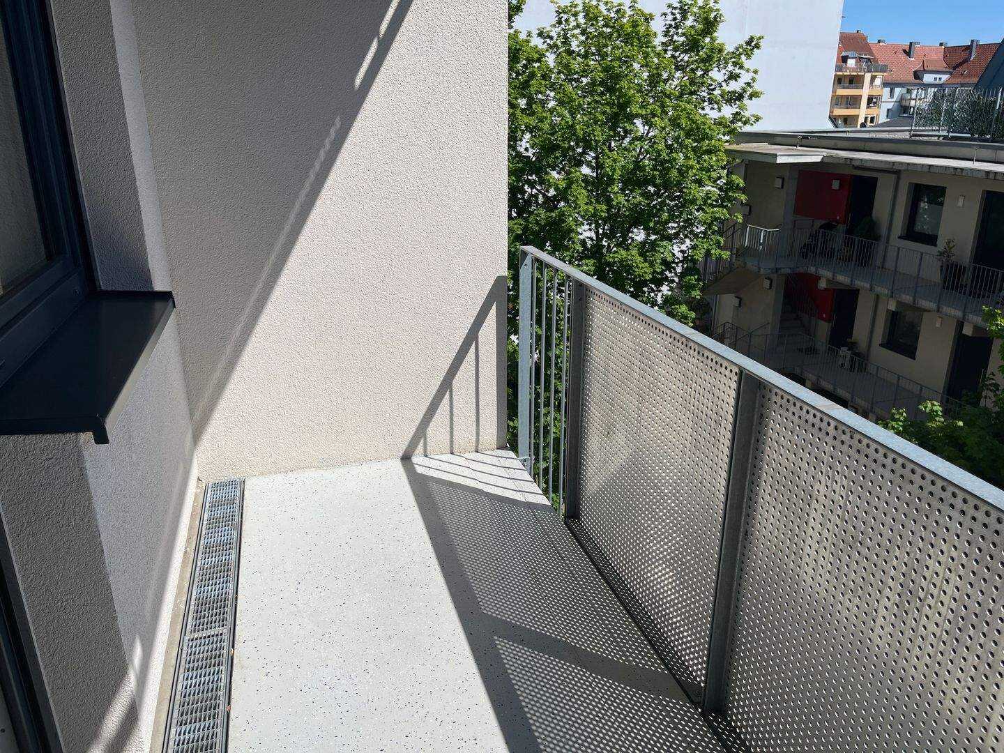 Großzügige 2 Zimmer-Wohnung mit offener Küche, Süd-Balkon zum Innenhof, 3. OG mit Aufzug - Stellplatz optional möglich – Fürth – Vorschaubild 5