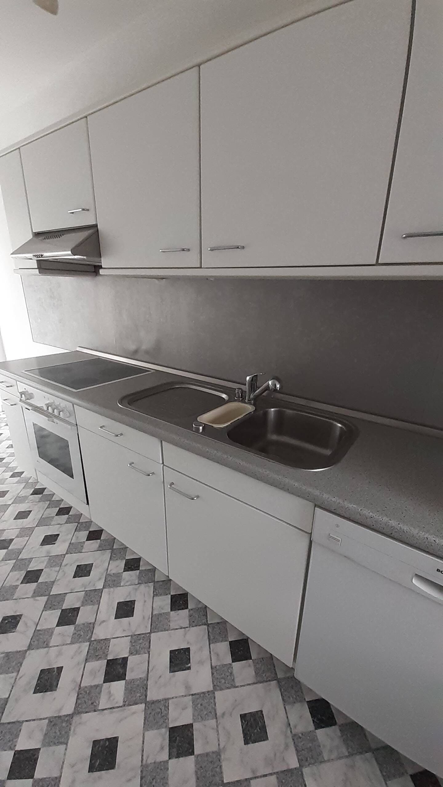 Außergewöhnliche 2,5-Zimmer-Wohnung mit großzügiger Dachterrasse, Einbauküche und stilvollem Wohnambiente – Bremen – Vorschaubild 8