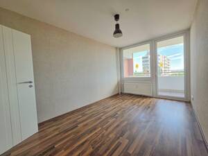 Stilvolle Drei-Zimmerwohnung viel Platz & Lichtdurchflutet – 60437 Frankfurt am Main – Vorschaubild 7
