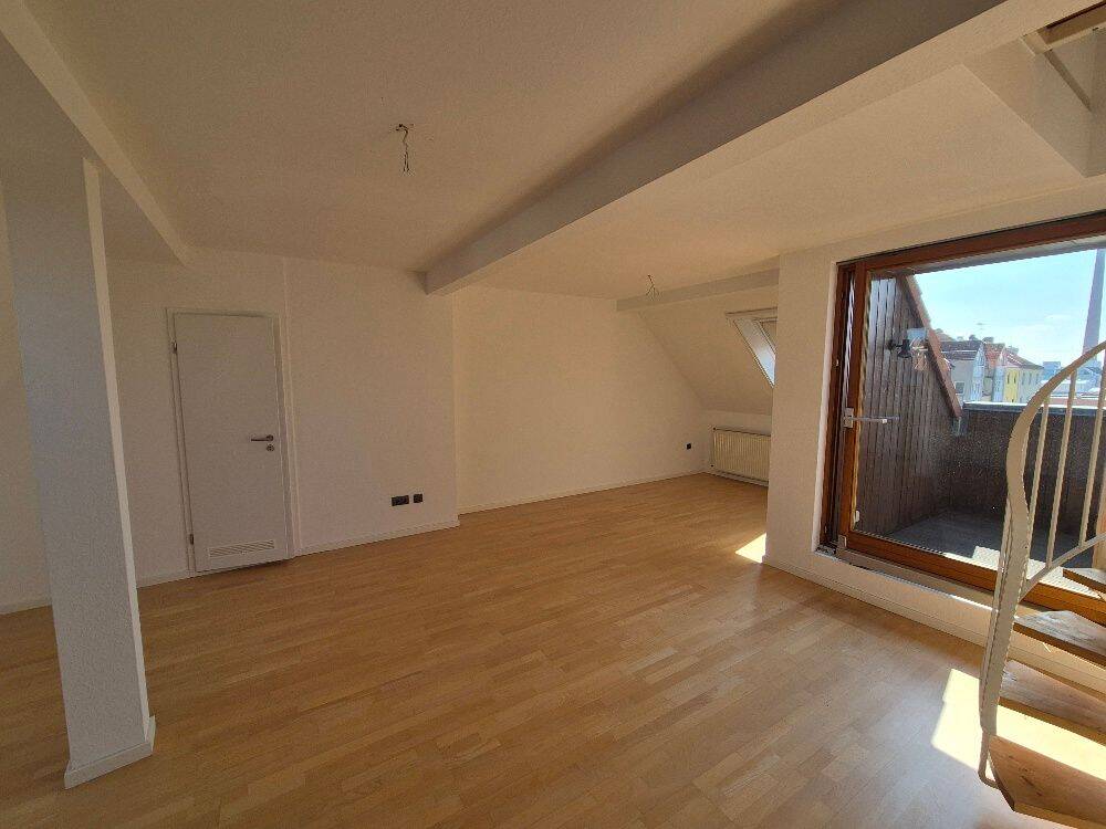 Nürnberg Hummelstein: helle Maisonette Wohnung mit Galerie Ebene; Dachloggia; Einbauküche; Tageslichtbad; ab sofort verfügbar – Nürnberg – Vorschaubild 2