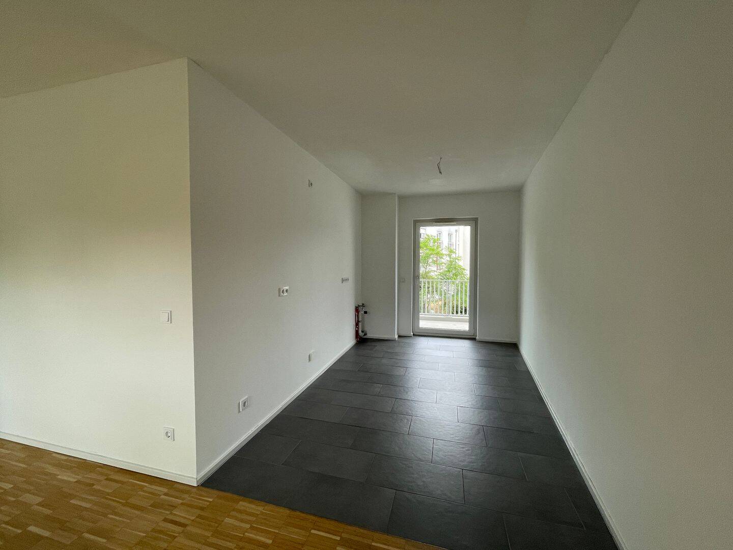 Große 3-Zimmer Wohnung mit zwei Badezimmer und Loggia – Nürnberg – Vorschaubild 3