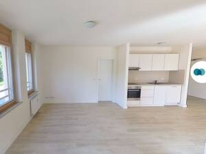 Moderne 3-Zimmer-Wohnung mit Balkon, EBK und Wannenbad – 1307 Dresden – Vorschaubild 4