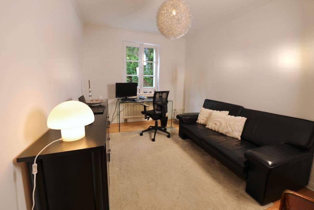 STILVOLL AUSGESTATTET- TERRASSE, GARTEN, BODENTIEFE FENSTER & PARKETT - TG-STELLPLATZ – Berlin – Vorschaubild 5