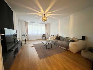 Wohnen im Grünen: helle 3 Zimmer + Süd-West-Balkon, kompakter Schnitt, neues Bad, Gäste-WC, Aufzug – 50968 Köln – Vorschaubild 2