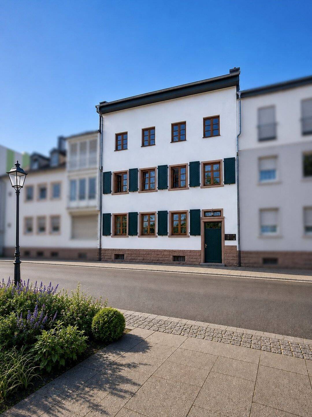 Kernsaniertes, hochwertiges Mehrfamilienhaus mit Garten in exponierter Lage!